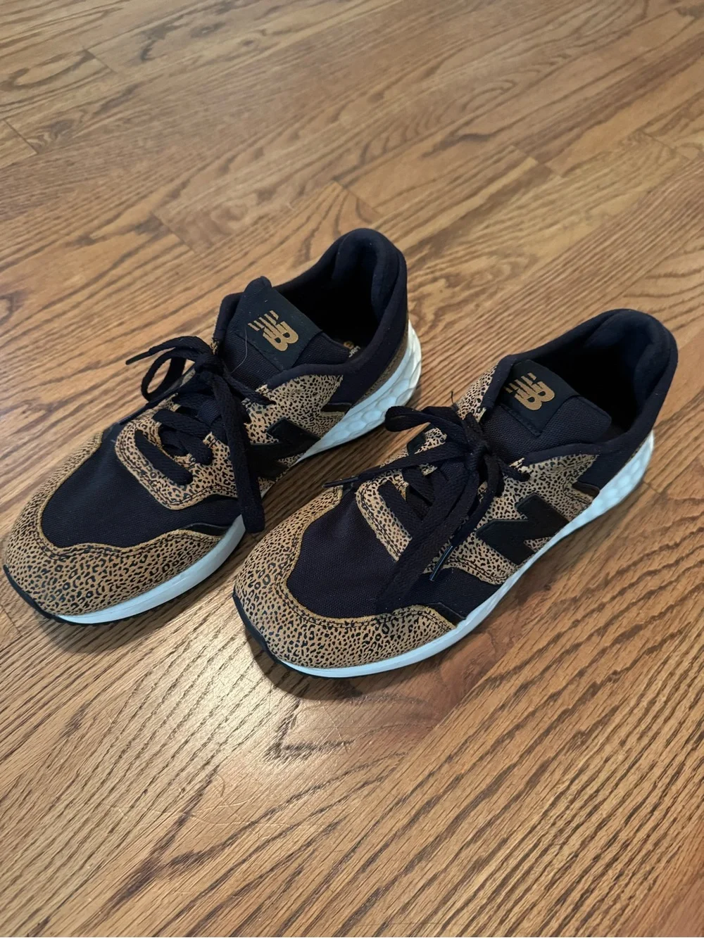 New Balance Women’s Black and Tan Athletic Sneakers-size 8